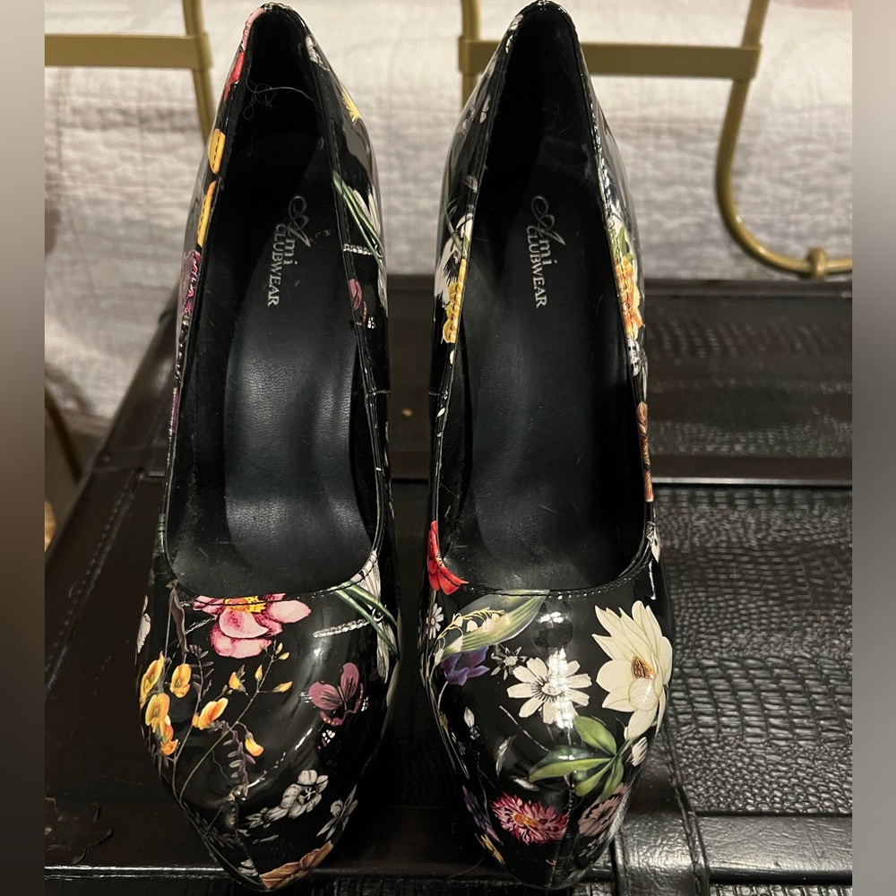 Ami clubwear black platform heels,7.5, 6.5 in heel, and a 3 in platform. - Picture 5 of 5